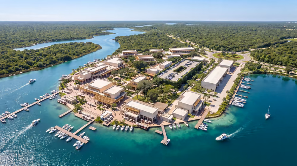 Render oficial de la marina y Town Center de Country Lakes